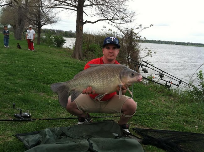 Chris Lanham with the largest smallmouth buffalo (19lb, 11oz) caught during Session 2 of the Wild Carp Club of North Texas