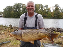 Duke Strache with one of his Big 4 Carp. Strache and Virginia released several 20 pounders during day 2 of competition
which did not improve their Big 4 to that point