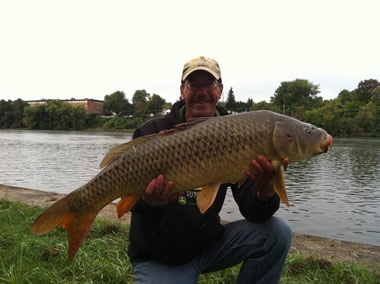 Bill Markle with a 22.13 lb common caught during session 3 in Fulton, NY