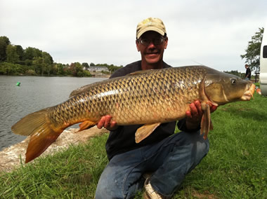 Bill Markle with a 25.2 lb common caught during session 3 in Fulton, NY